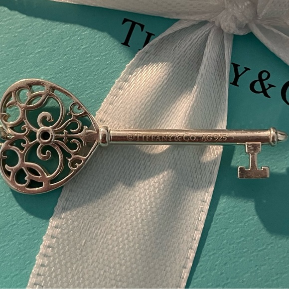 Tiffany Montana Sapphire Enchant Key - Picture 4 of 5